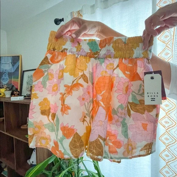 Billabong “Love to Lounge Shorts” Medium - Picture 4 of 7